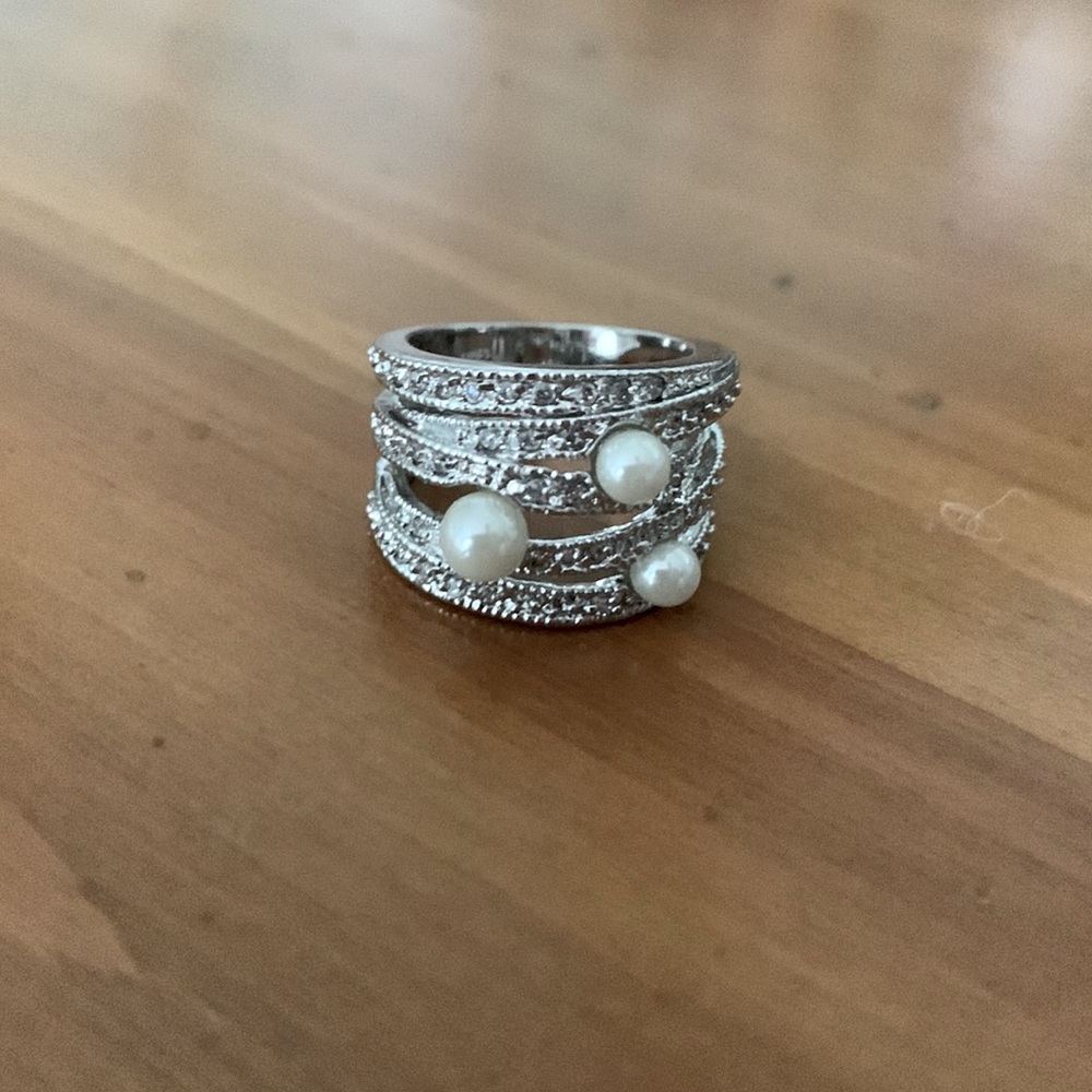 Stone and pearl ring